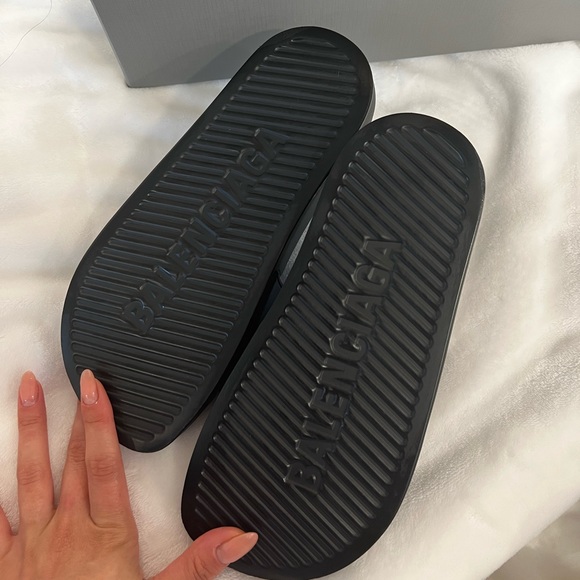 BALENCIAGA Women’s Pool slides 36 - Picture 6 of 9